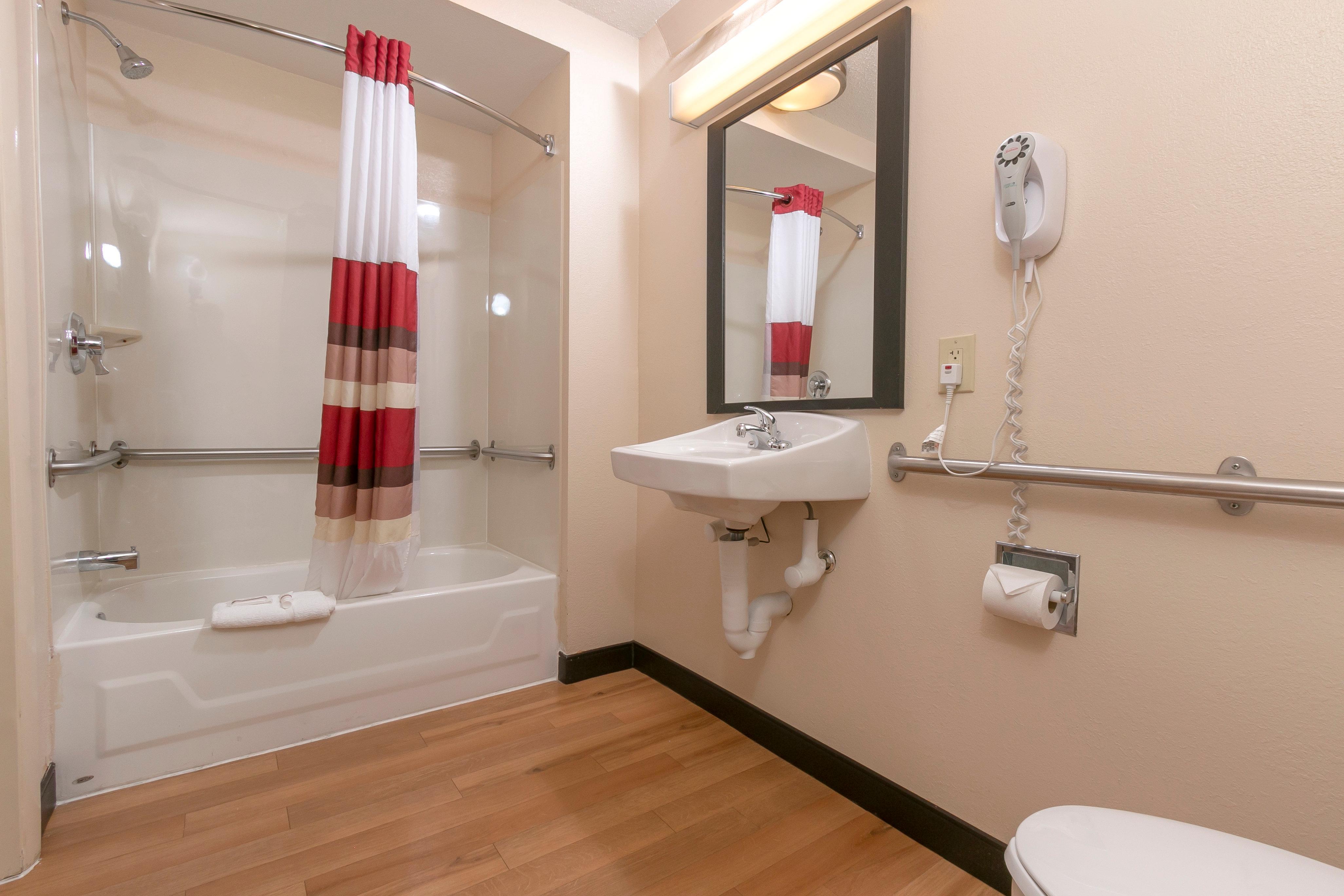 Hotel Red Roof Plus+ Chicago -