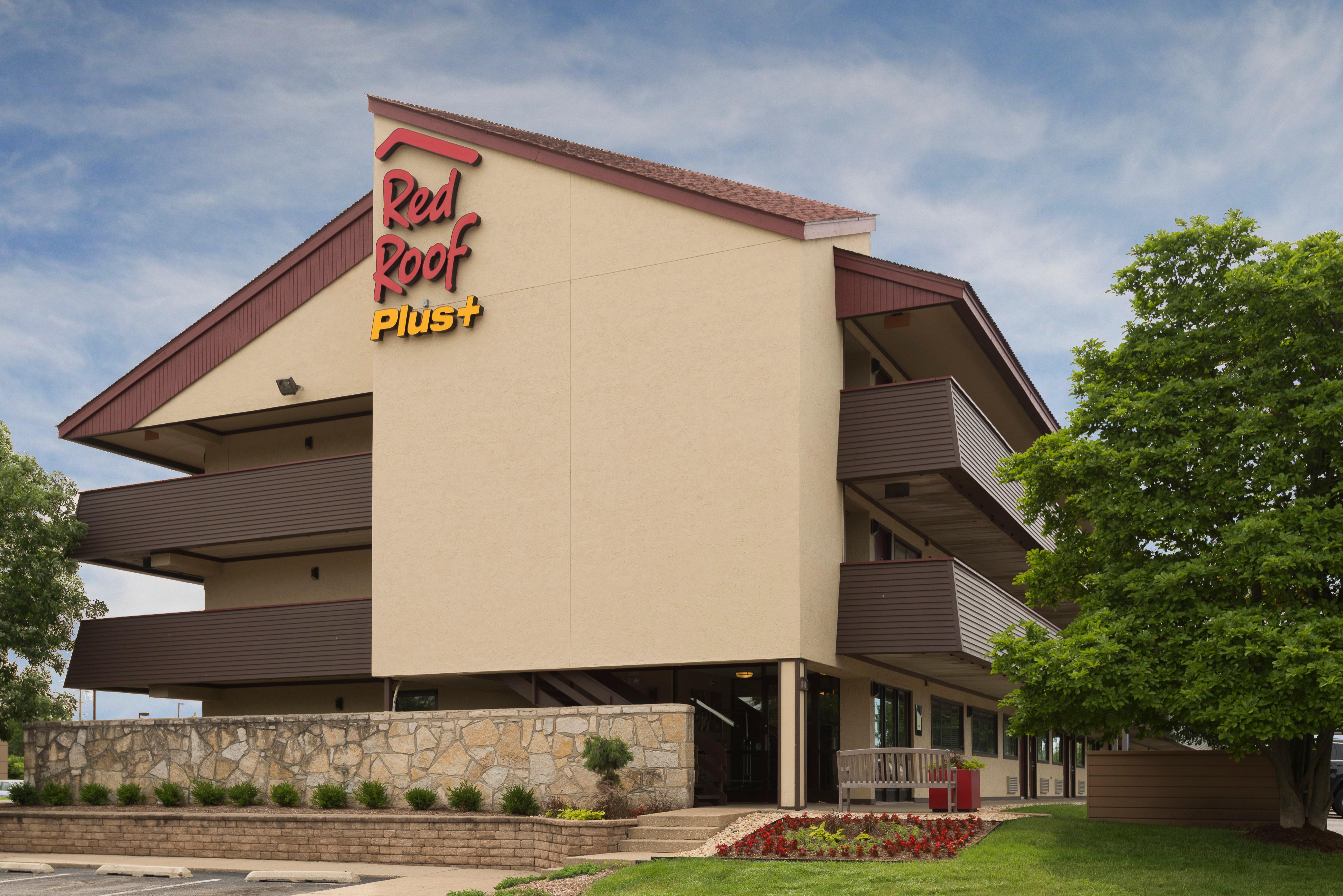 Red Roof Plus+ Chicago - Hotel Naperville