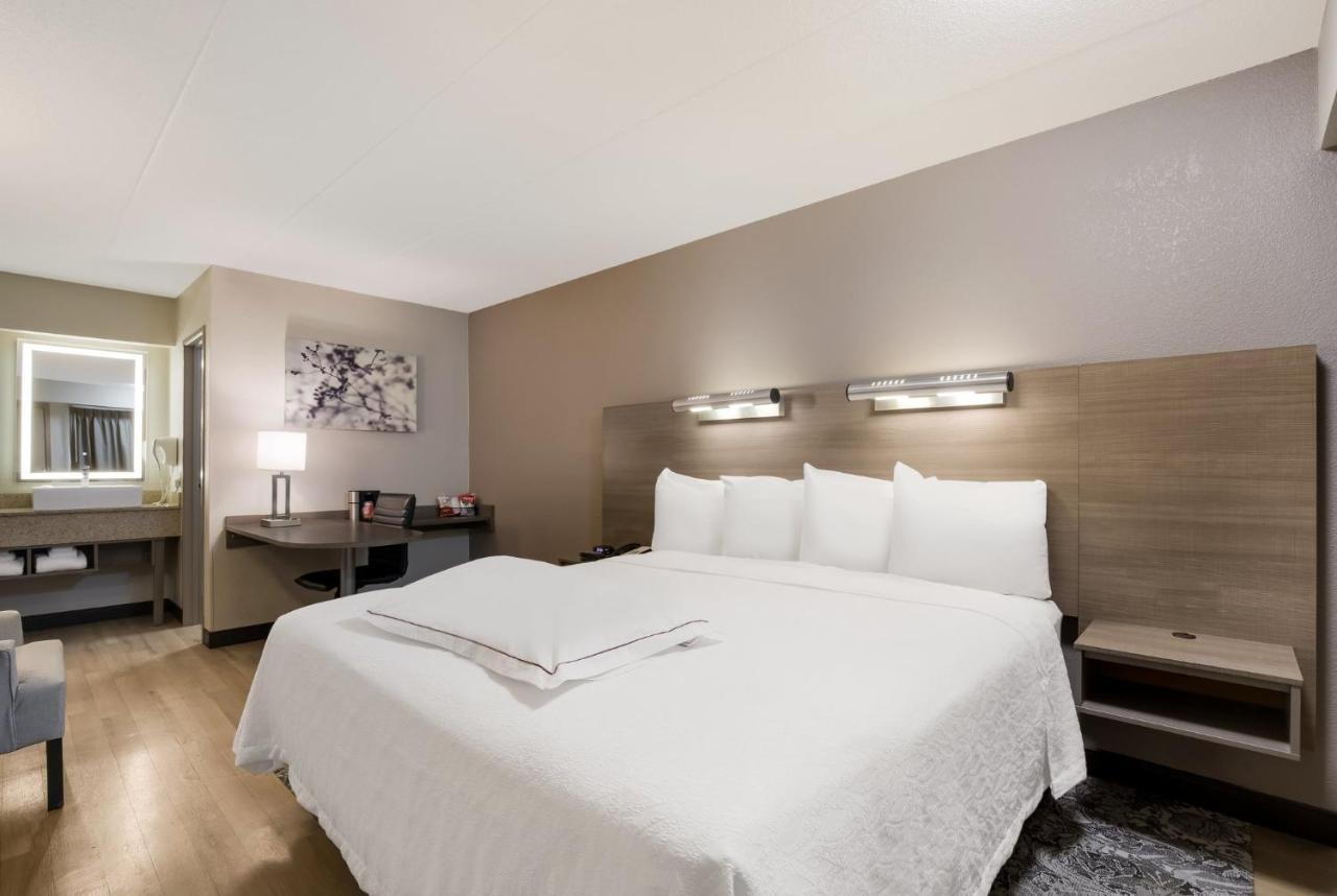 Hotel Red Roof Plus+ Chicago -