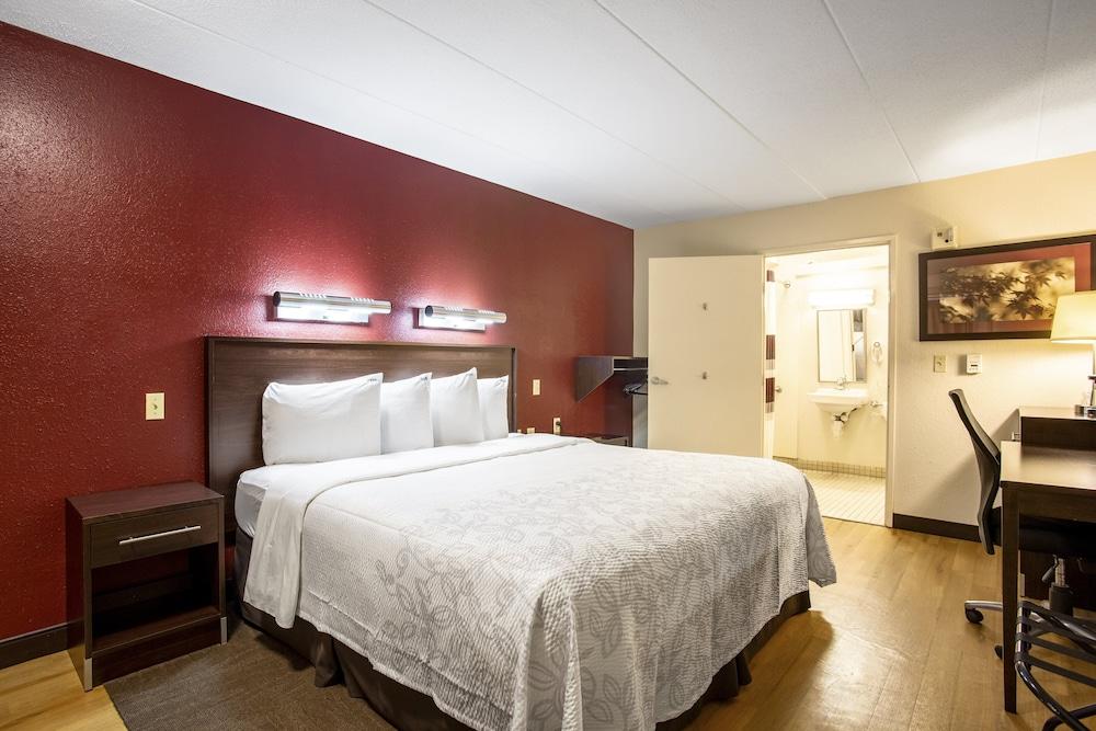 Red Roof Plus+ Chicago - Hotel