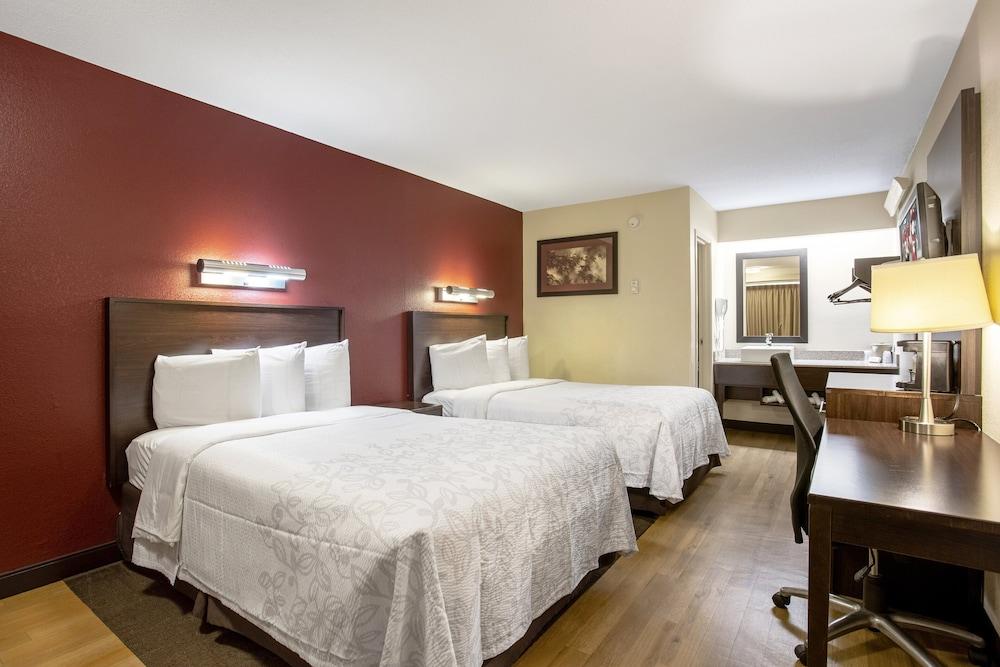 Hotel Red Roof Plus+ Chicago - 3*