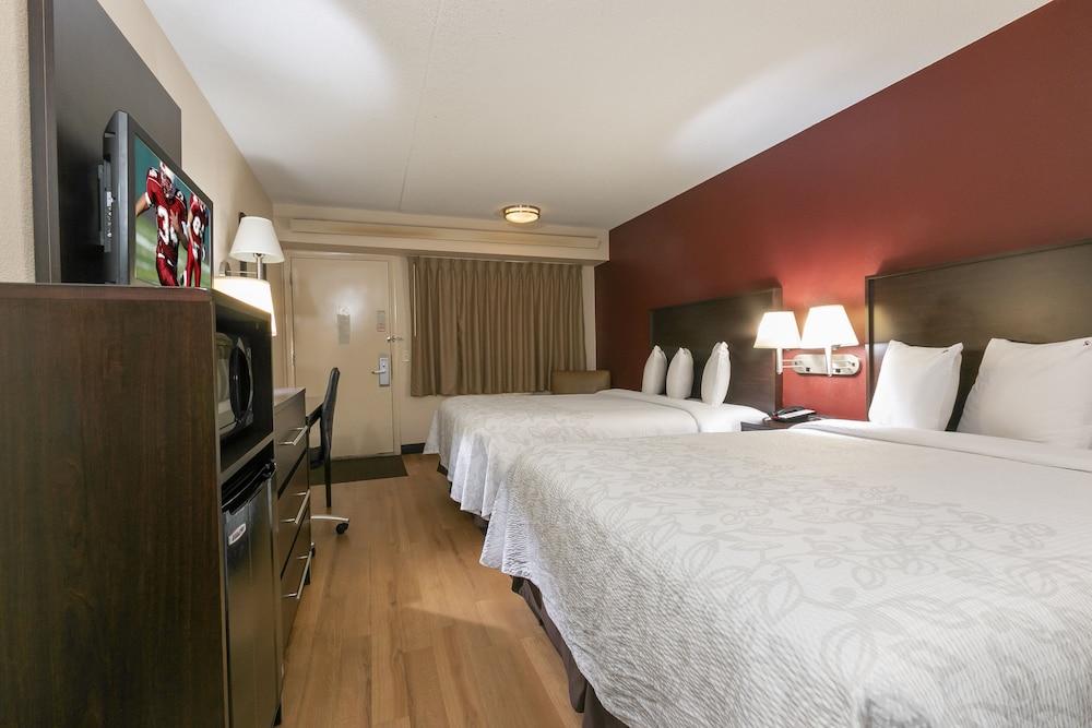 Hotel Red Roof Plus+ Chicago -