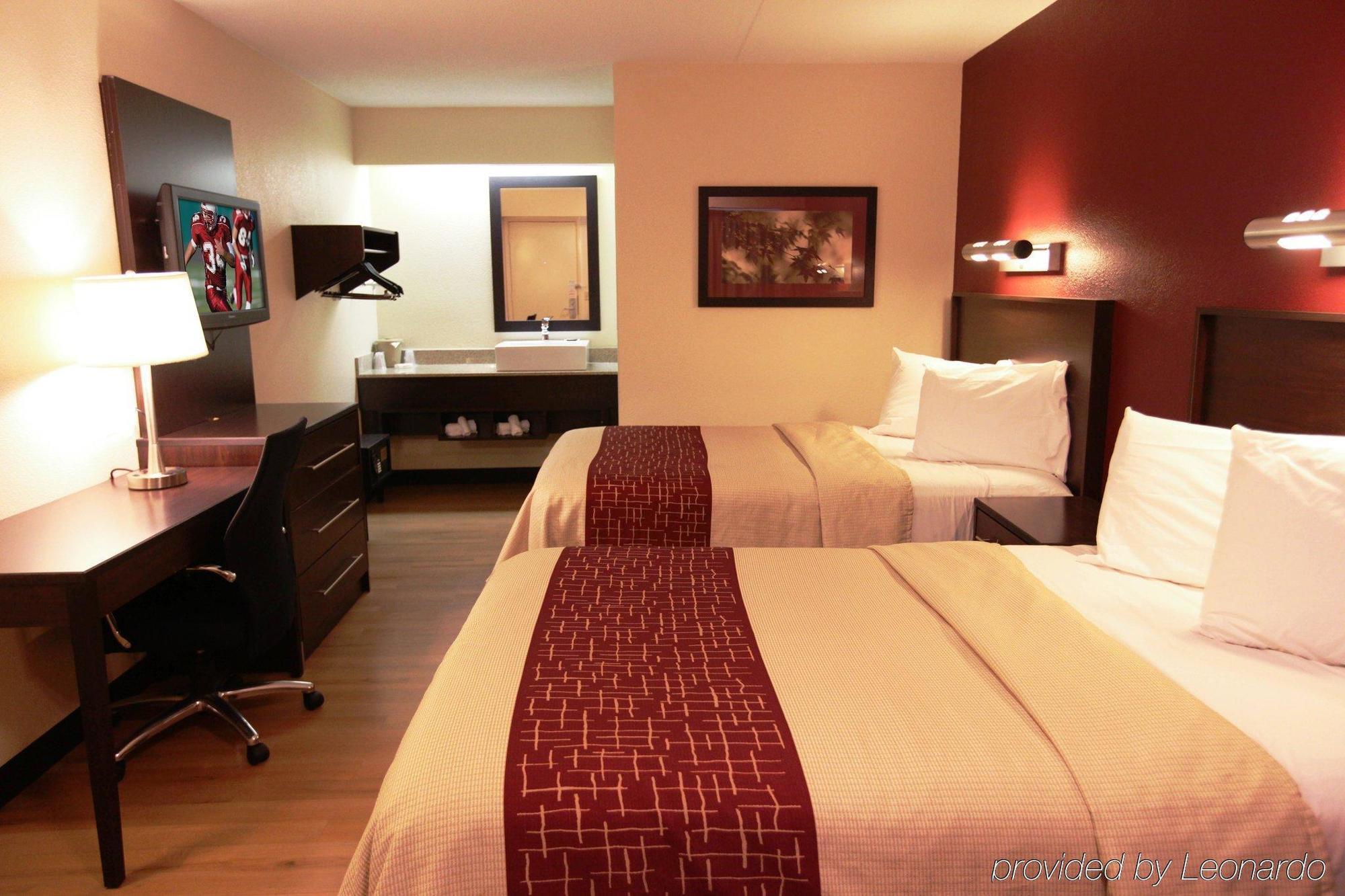Hotel Red Roof Plus+ Chicago - Naperville