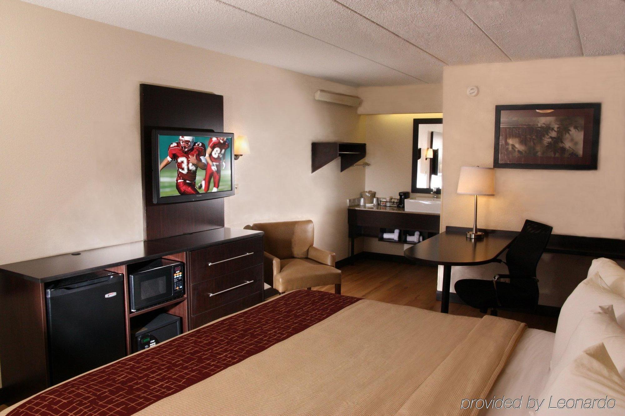 Hotel Red Roof Plus+ Chicago -