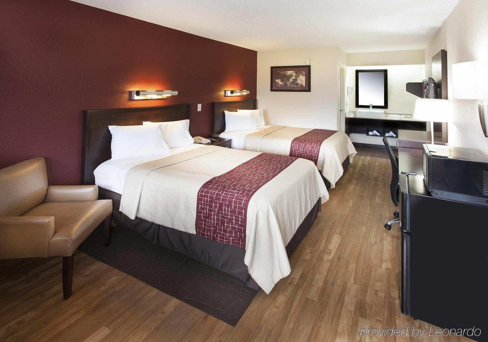 Red Roof Plus+ Chicago - Hotel Naperville
