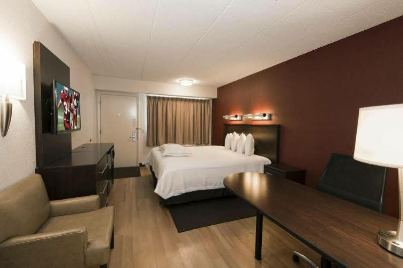 Hotel Red Roof Plus+ Chicago - Naperville