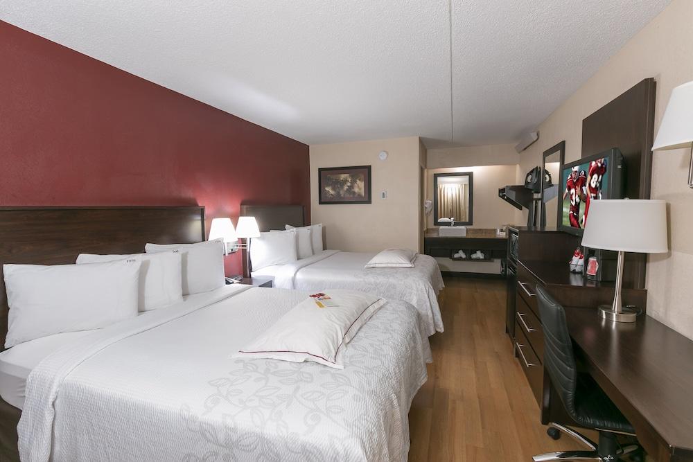 Red Roof Plus+ Chicago - Hotel 3*