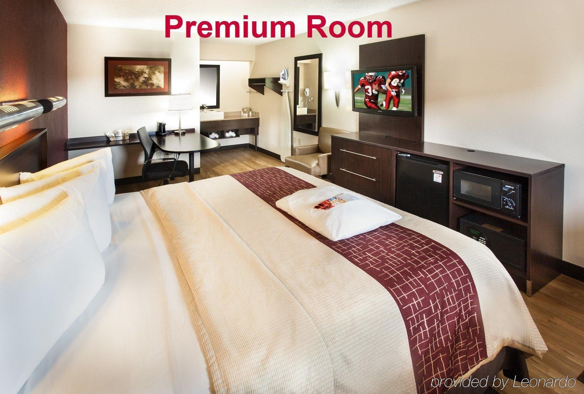 Hotel Red Roof Plus+ Chicago -